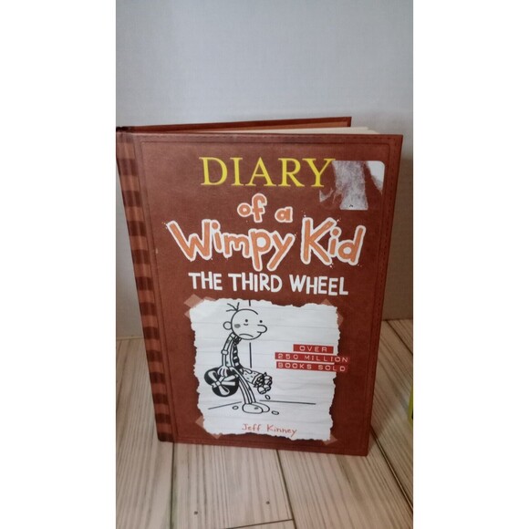 Lot of 2 Books Diary of a Whimpy Kid The third Wheel & Dog-Man Lord Of the Fleas - Picture 5 of 6